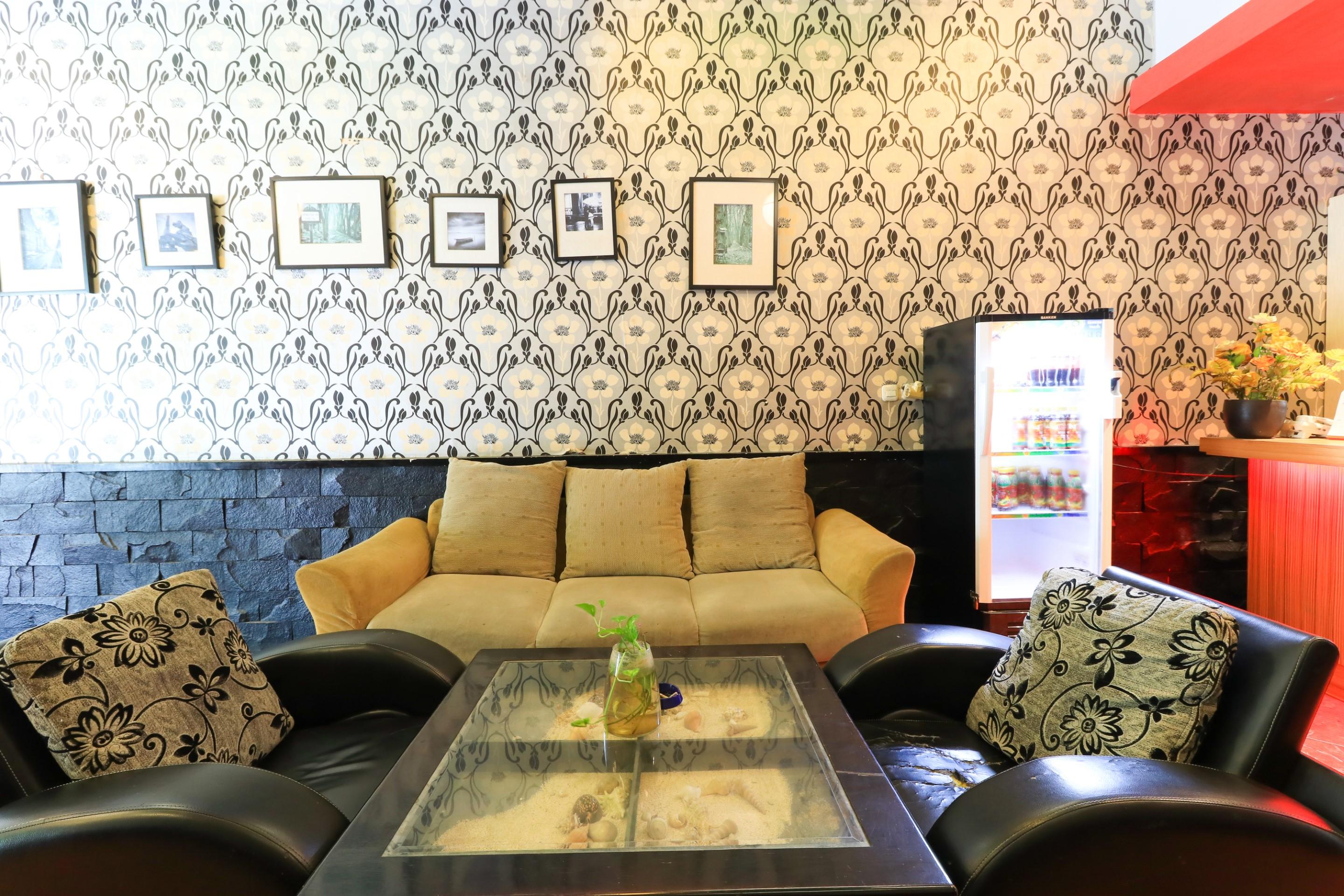 Labuana Homestay & Cafe Garden Makassar Esterno foto