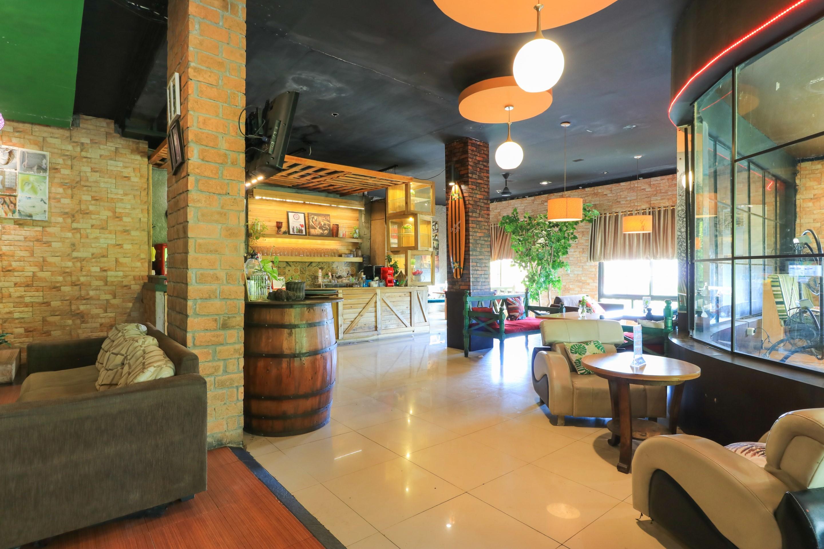 Labuana Homestay & Cafe Garden Makassar Esterno foto